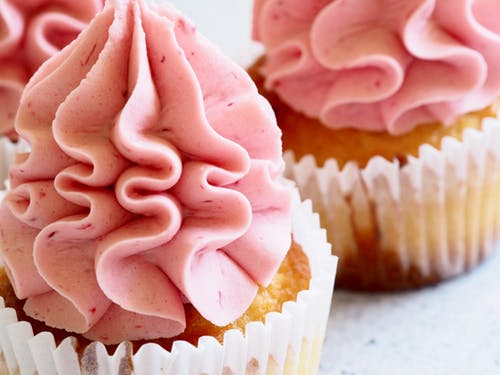 buttercream icing on cupcakes