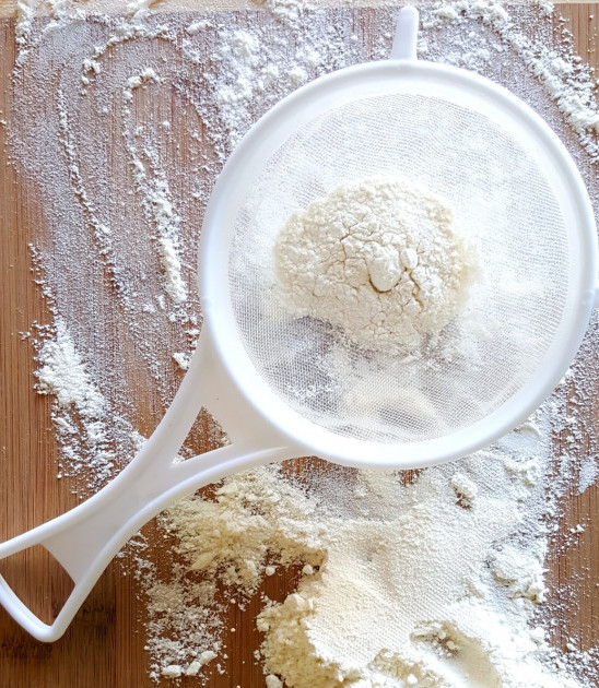 What is the difference between baking soda and baking powder?